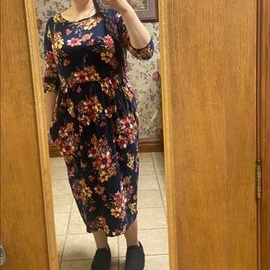 Modest flowy floral dress with pockets